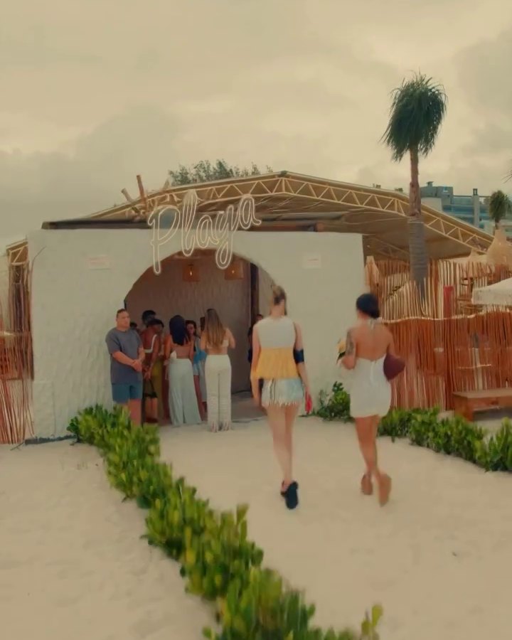Entrada do Playa Beach Club na areia